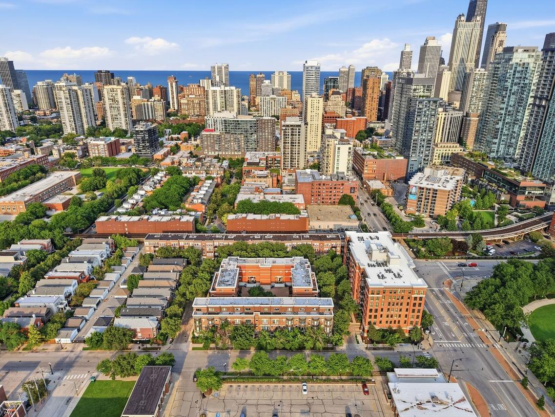 1225 N Orleans St. #602, Chicago, IL 60610