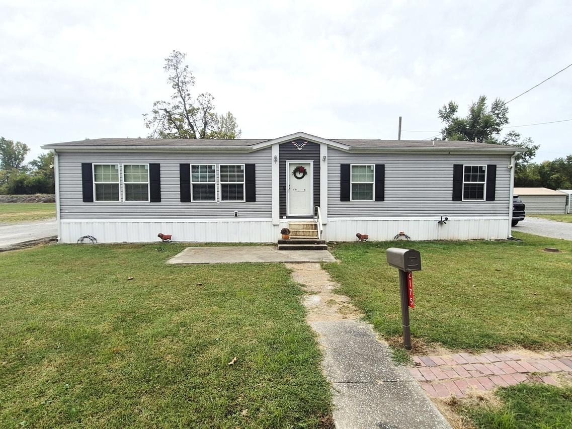 2175 Grand Ave., Eldorado, IL 62930