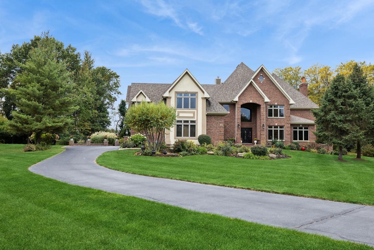 6 Fawn Ridge Dr., Oakwood Hills, IL 60013