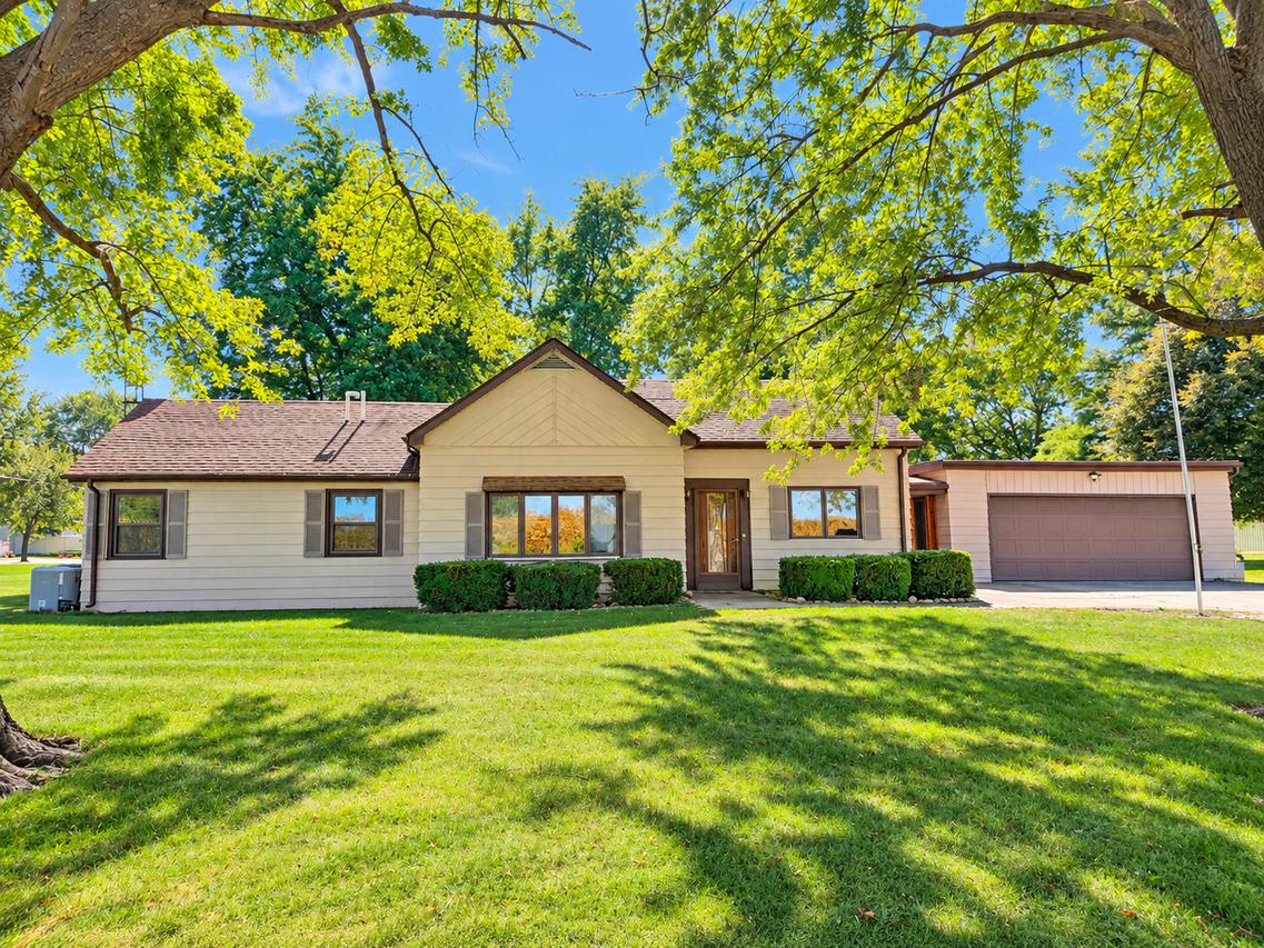 961 E North St., Ashkum, IL 60911