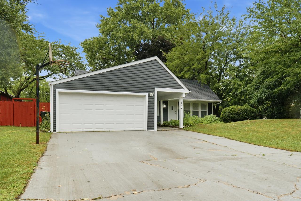 165 Arrowhead Ln., Bolingbrook, IL 60440