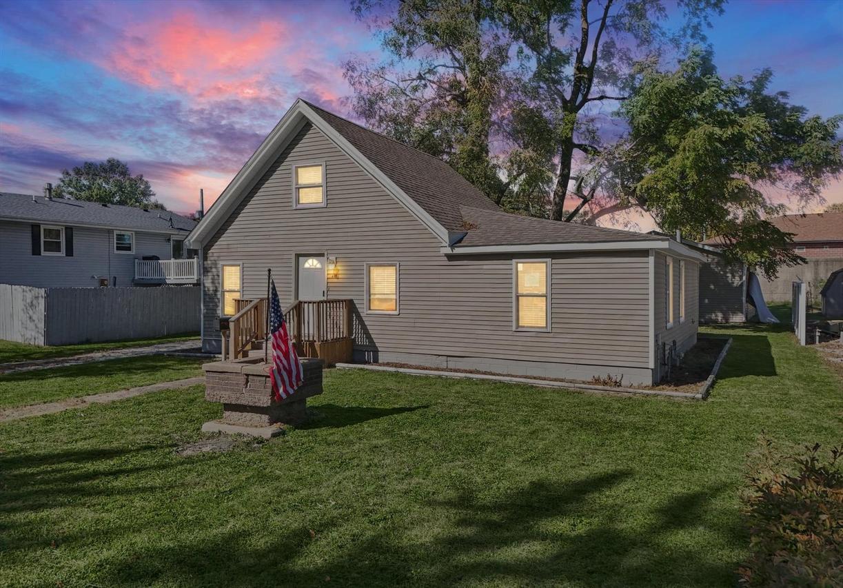 409 W Warren St., Leroy, IL 61752