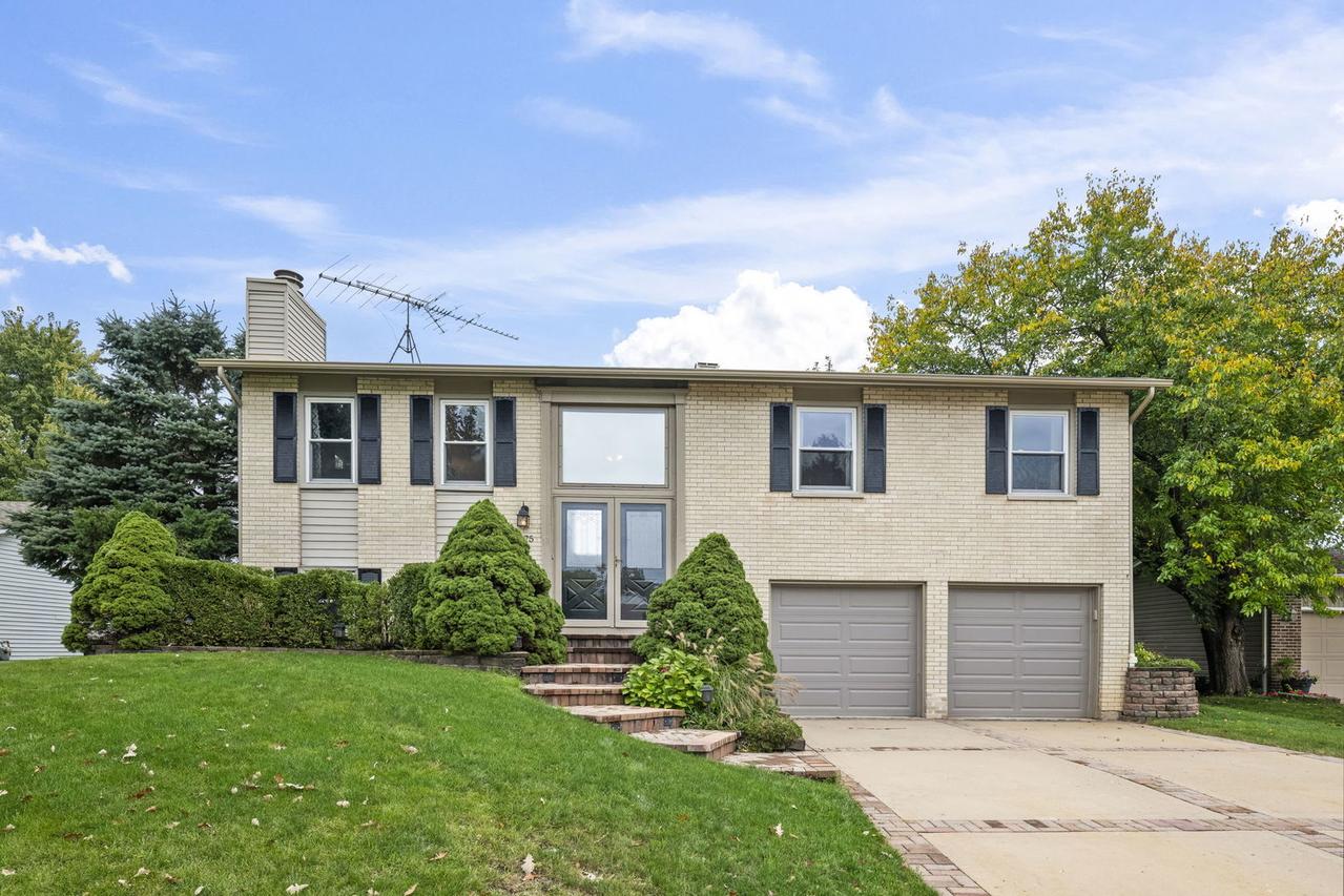 4175 Crimson Dr., Hoffman Estates, IL 60192