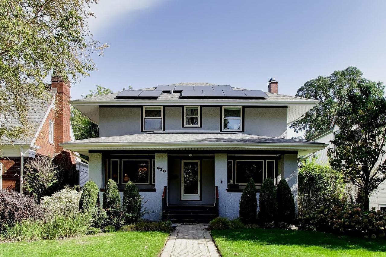 810 N Kenilworth Ave., Oak Park, IL 60302