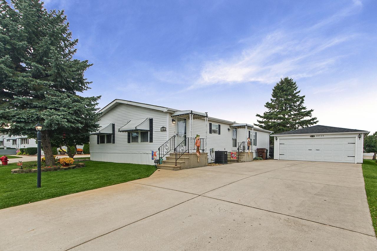 22730 S Ridge Ln., Frankfort, IL 60423