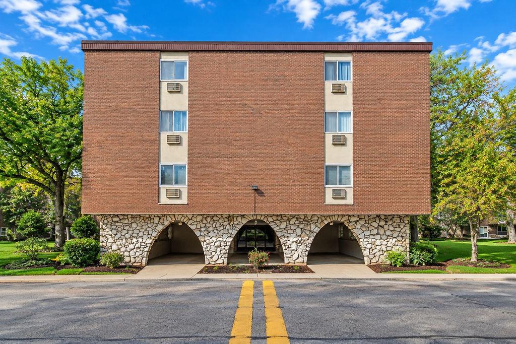 1331 S Finley Rd. #212, Lombard, IL 60148
