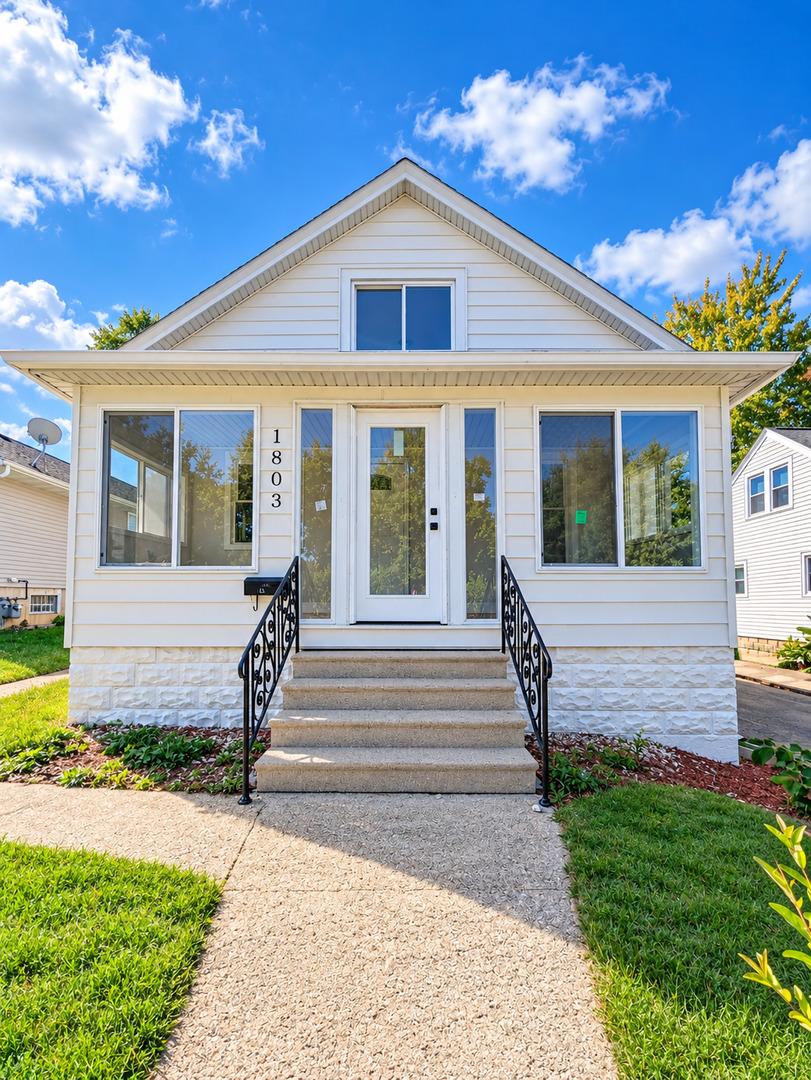1803 N Center St., Crest Hill, IL 60403