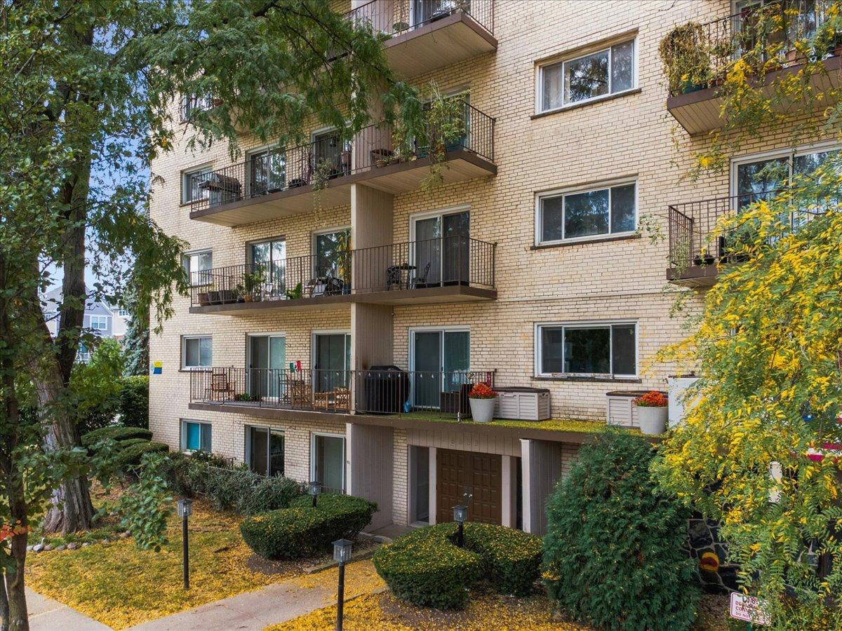 8630 Ferris Ave. #404, Morton Grove, IL 60053