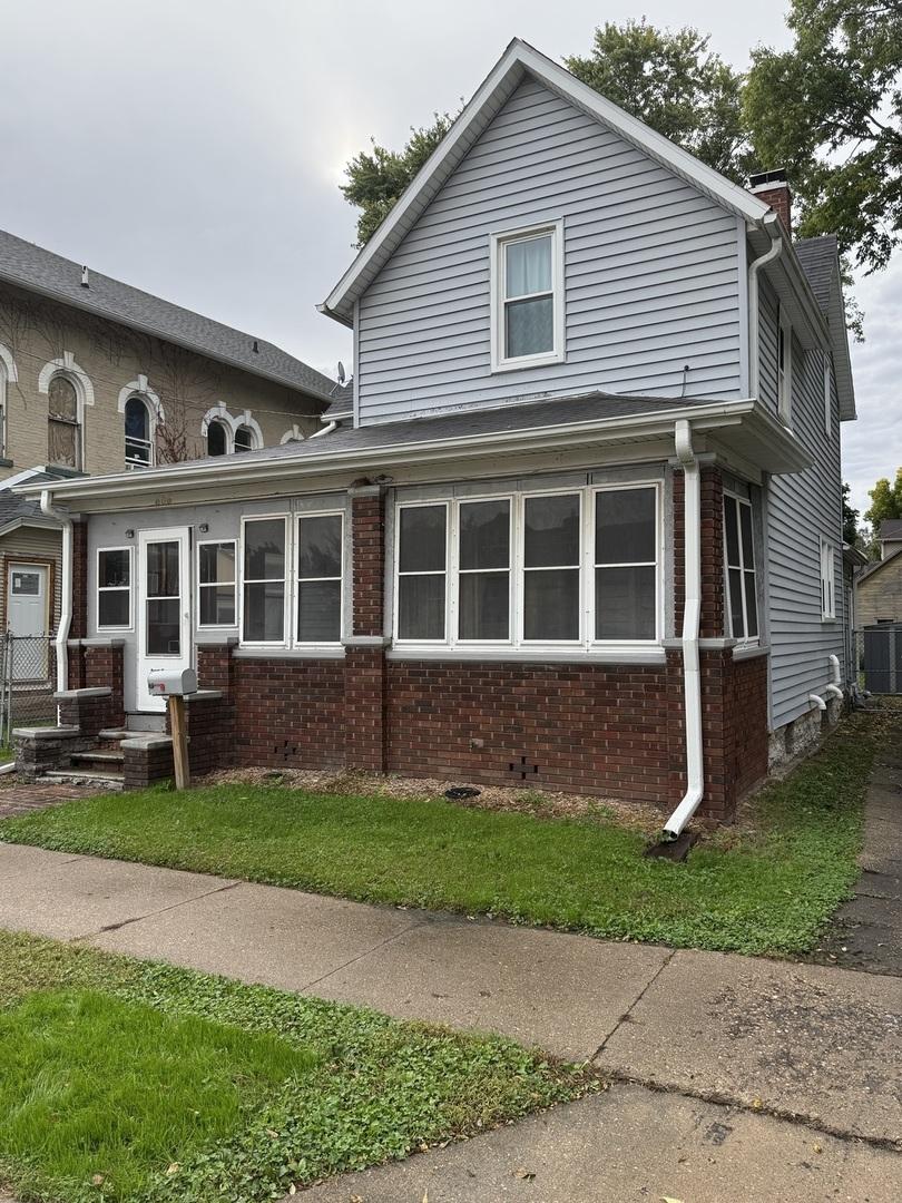 606 W 3rd St., Dixon, IL 61021