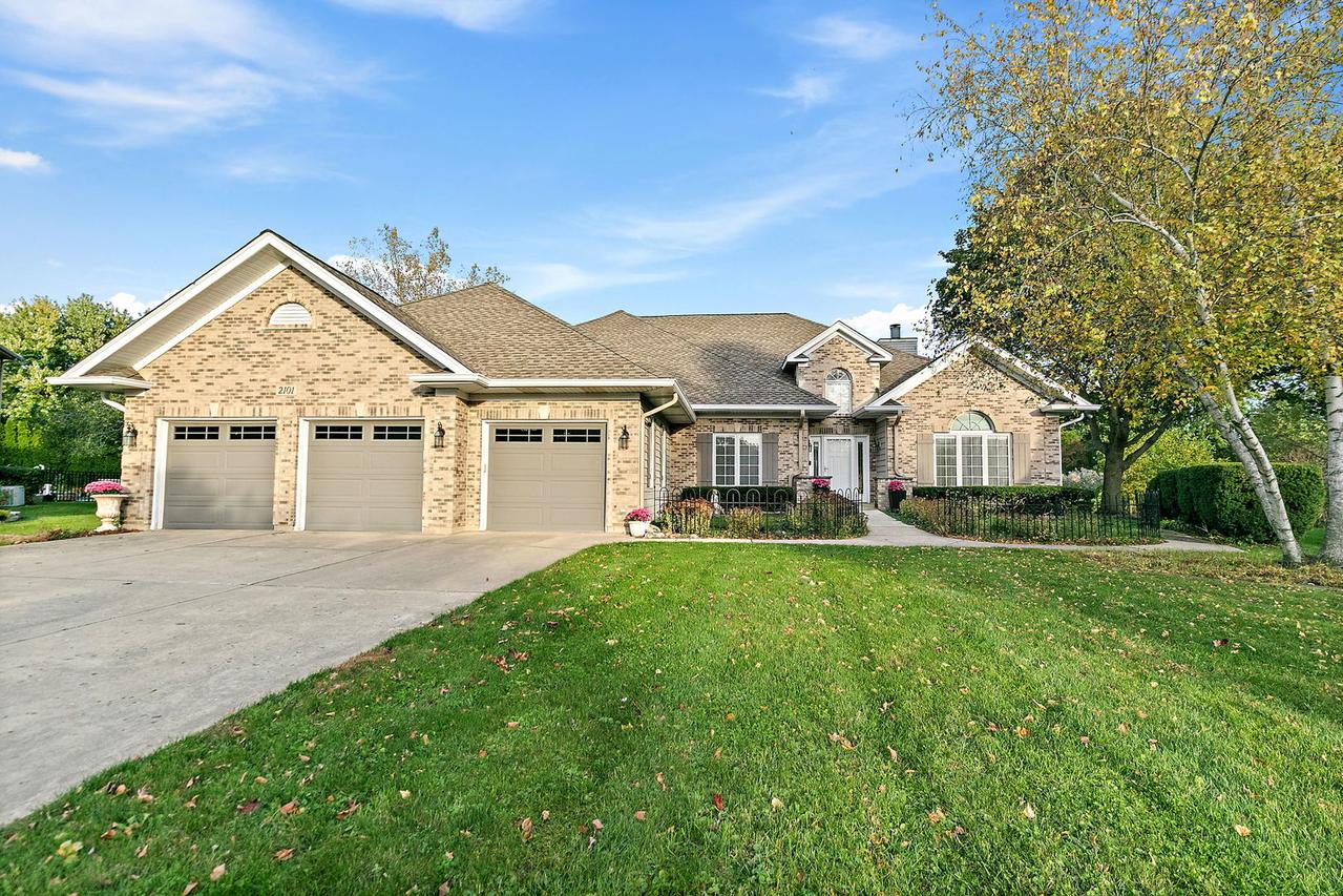 2101 Burnham Ct., Algonquin, IL 60102