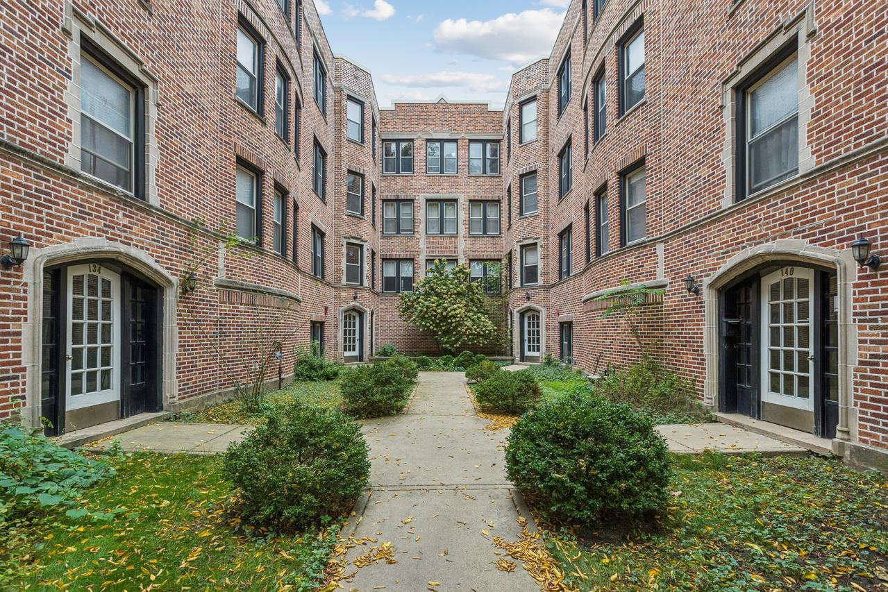 136 Clyde Ave. #2S, Evanston, IL 60202