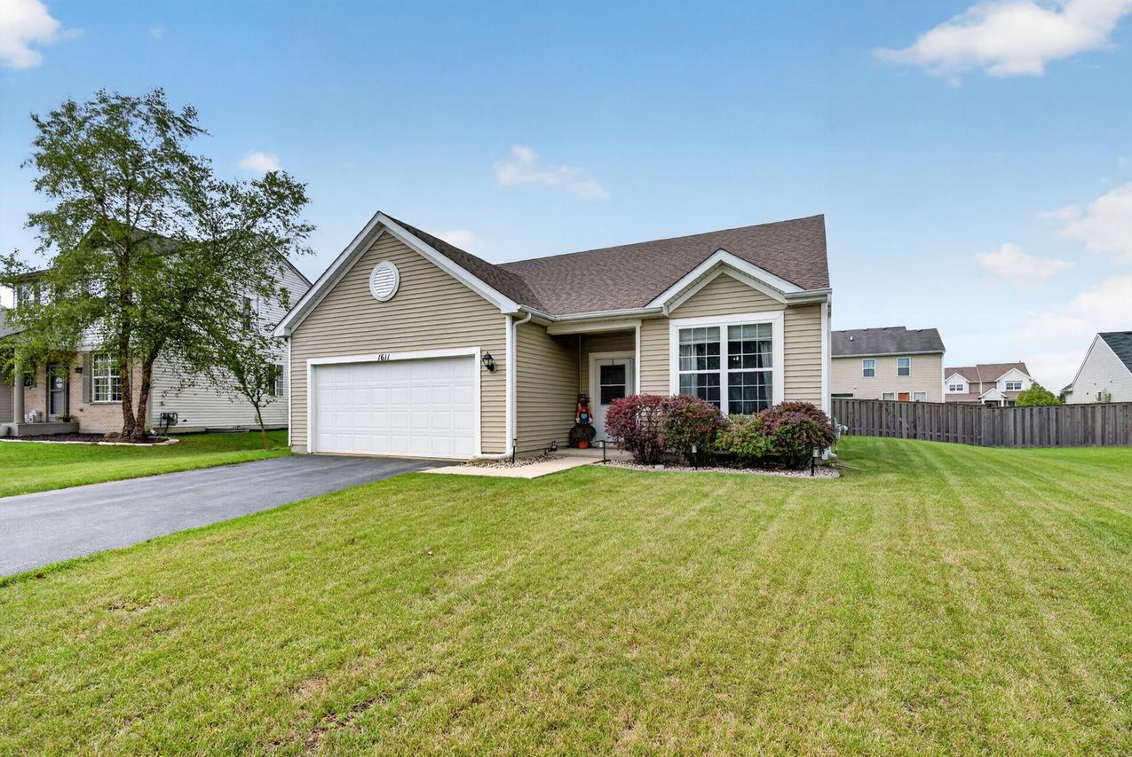 1611 Balboa Dr., Minooka, IL 60447