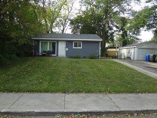 118 Hickory Dr., Carpentersville, IL 60110
