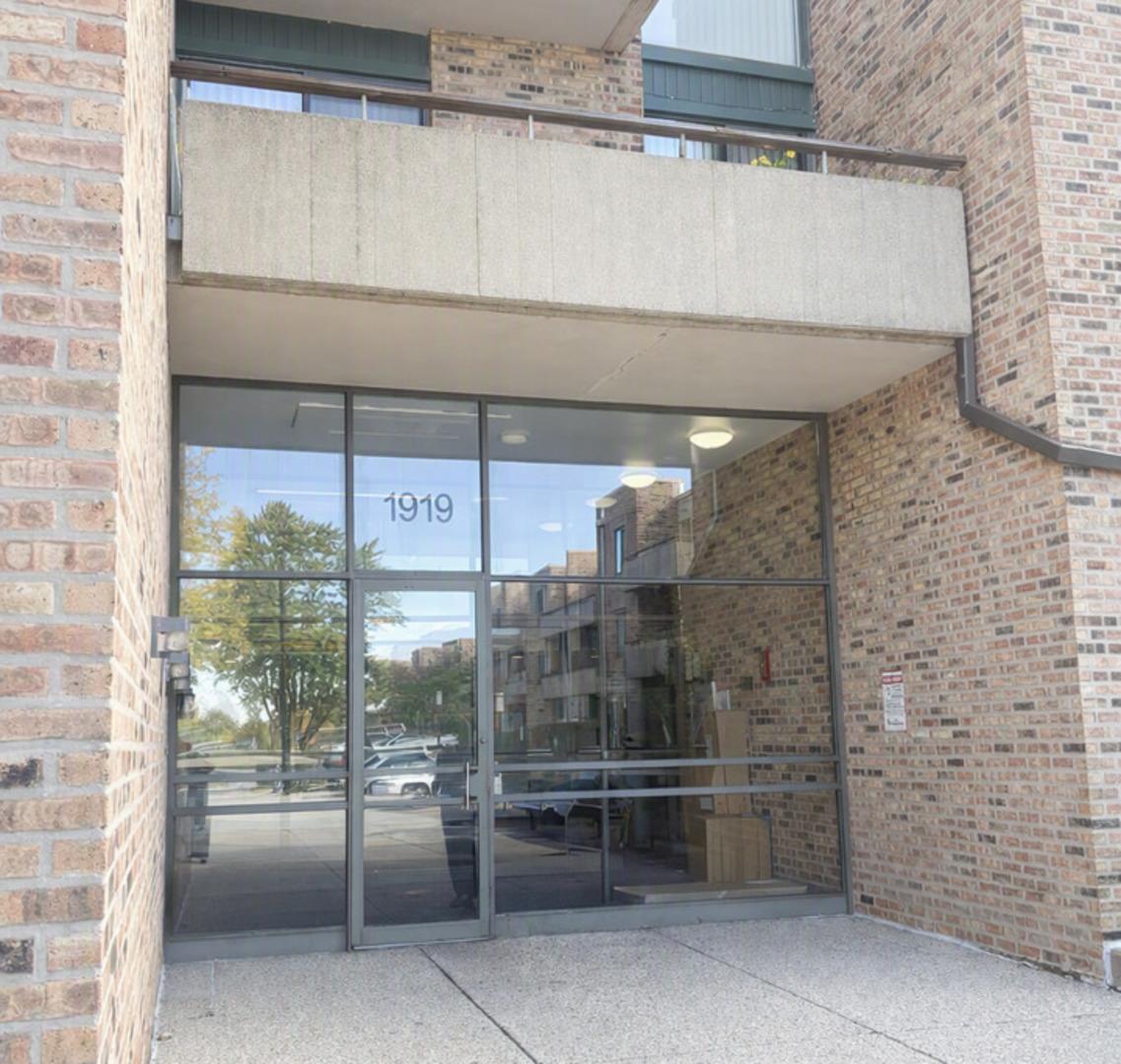 1919 Prairie Sq. #302, Schaumburg, IL 60173