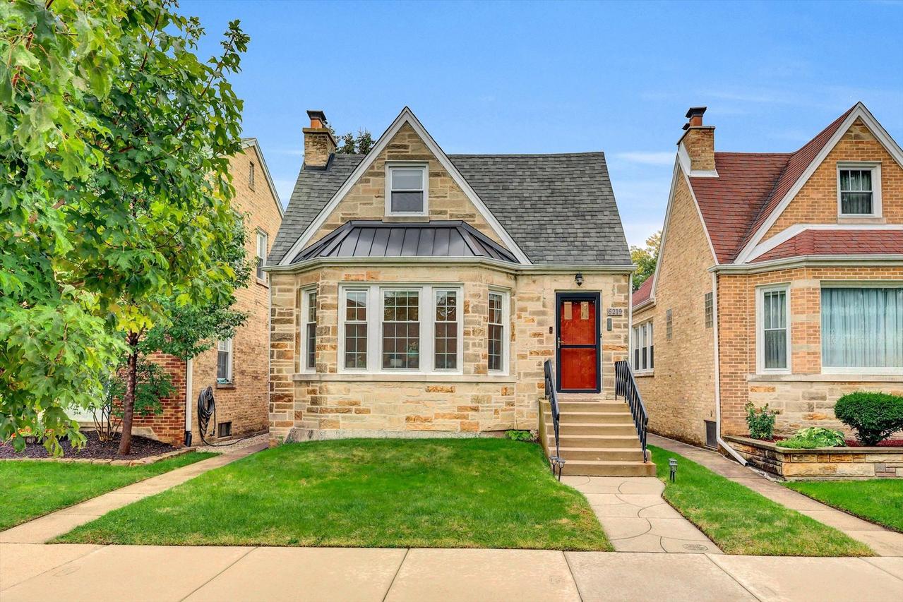 6219 W Holbrook St., Chicago, IL 60646