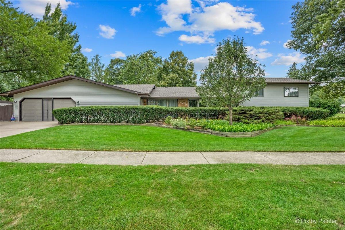 400 E Thacker St., Hoffman Estates, IL 60169