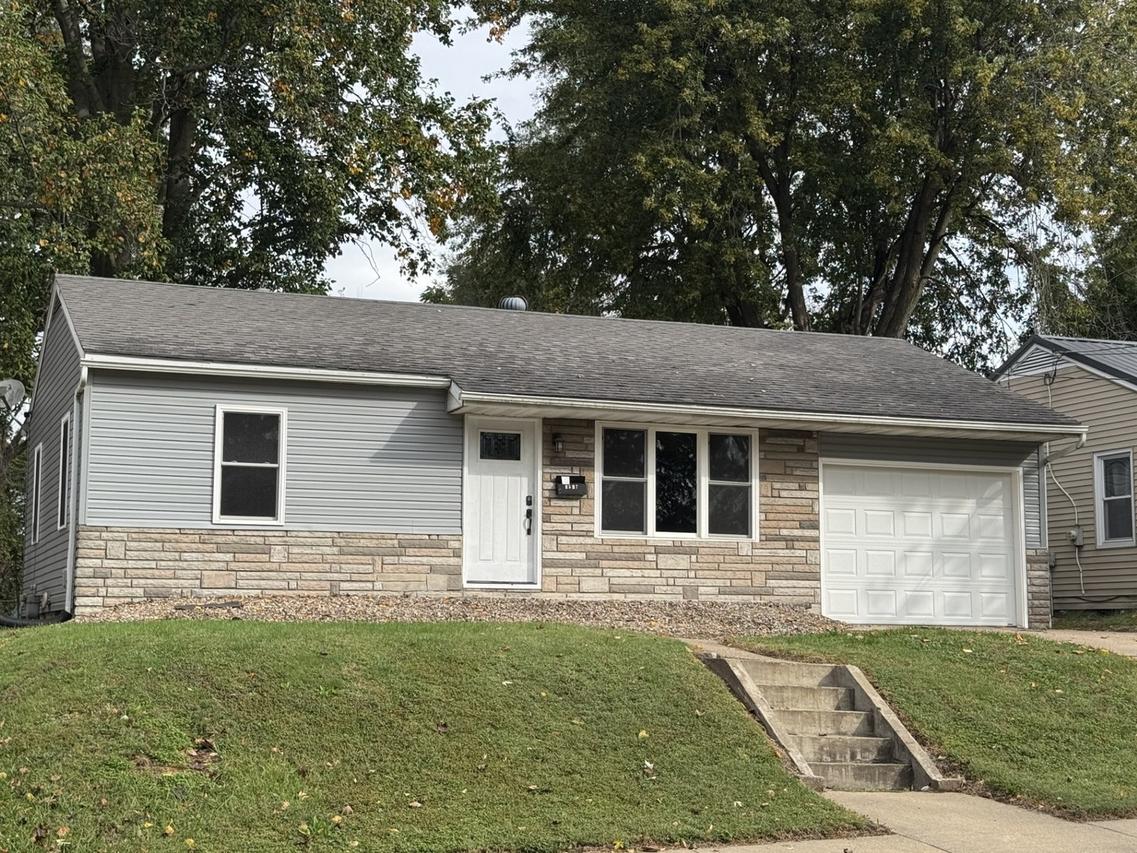 1527 Monroe St., Quincy, IL 62301