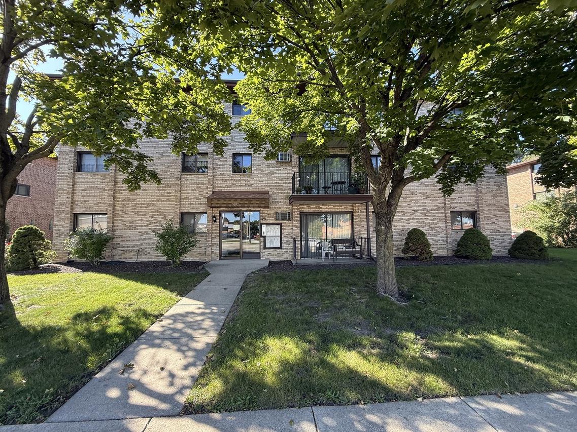 10912 Central Ave. #203, Chicago Ridge, IL 60415