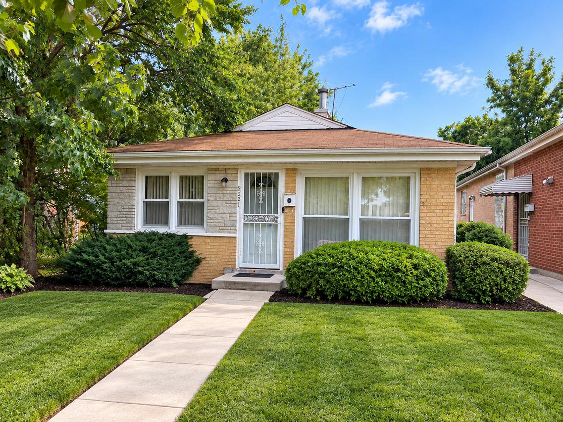 9221 S Perry Ave., Chicago, IL 60620
