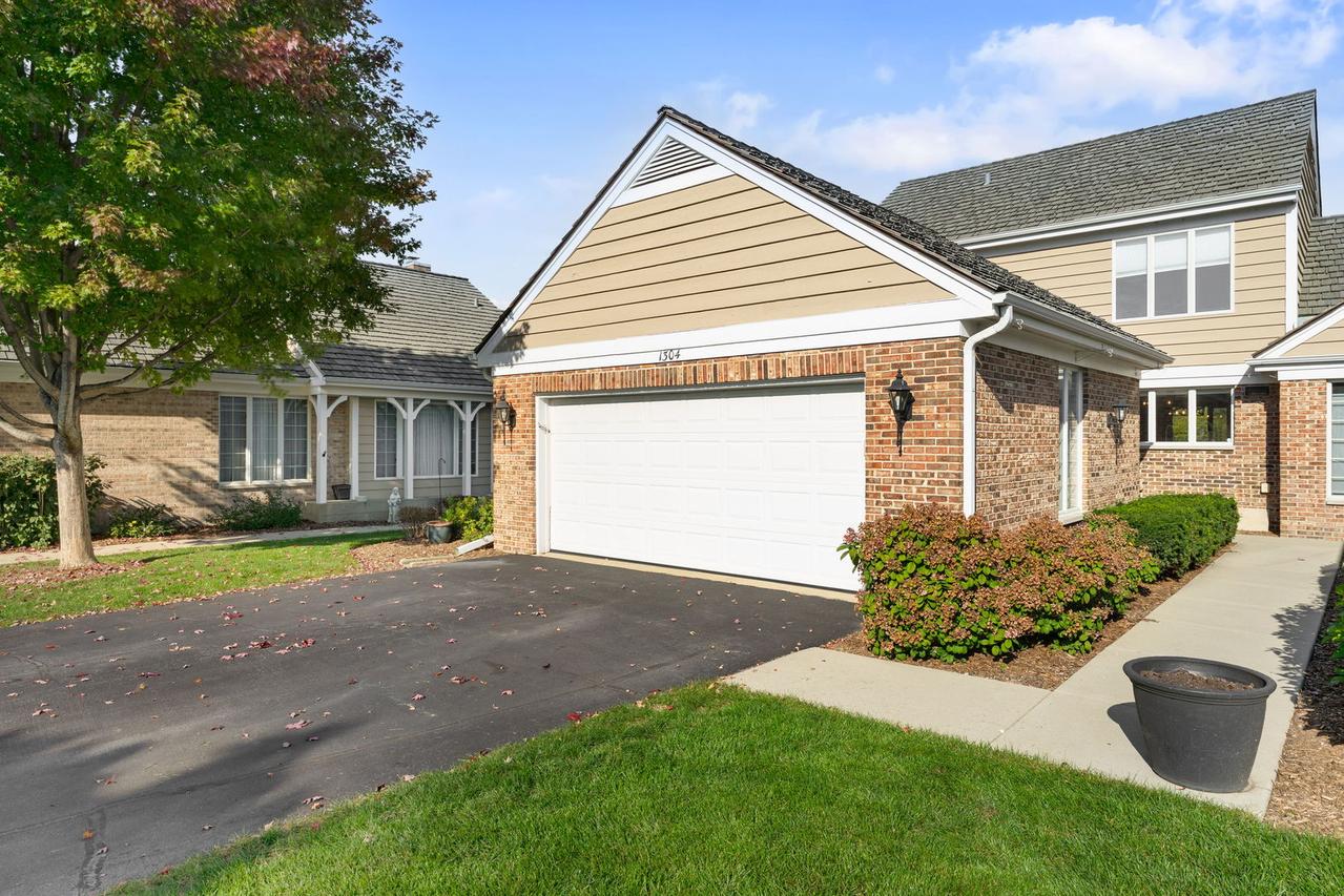 1304 Shire Cir. #4, Inverness, IL 60067