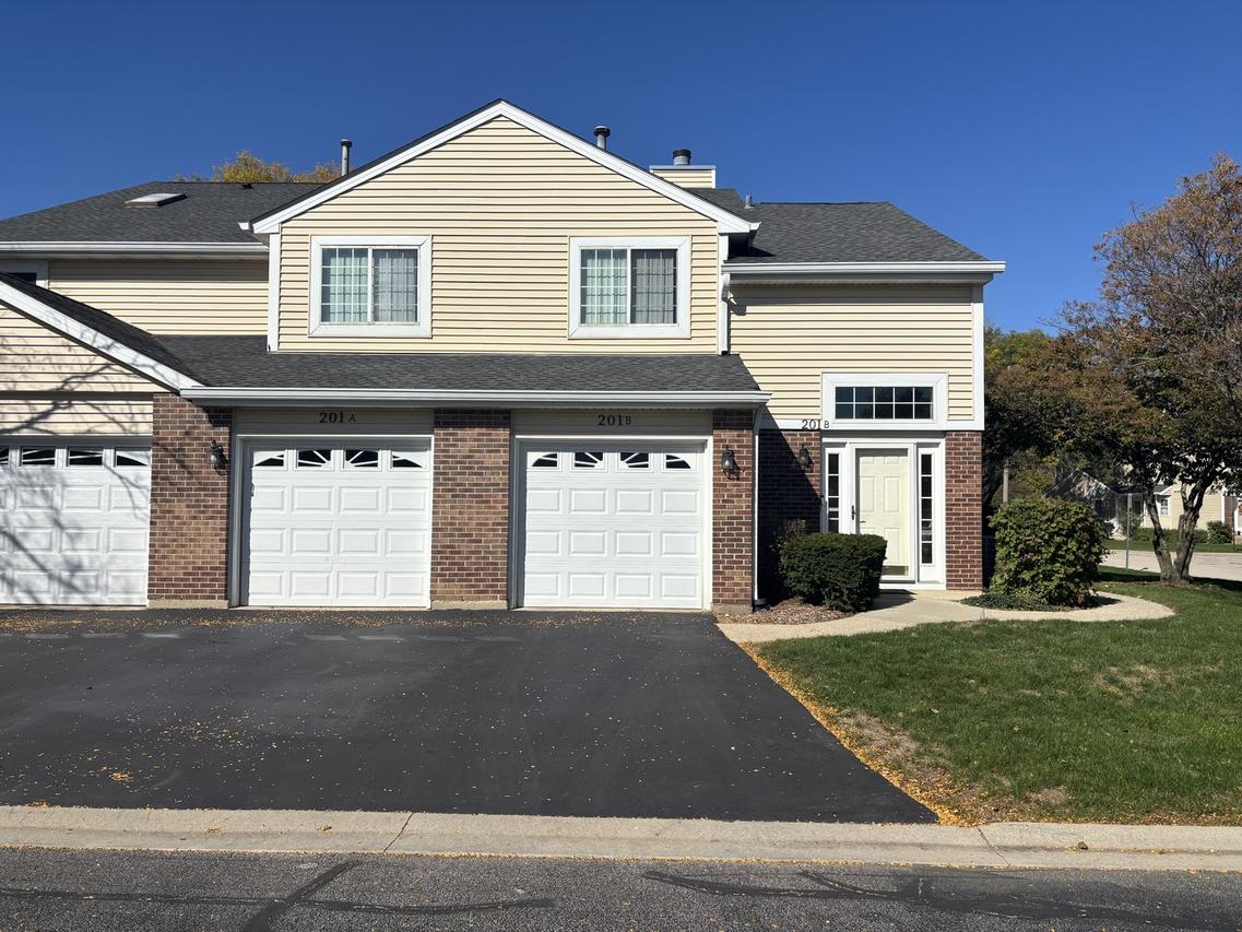201 Brittany Dr. #A, Streamwood, IL 60107