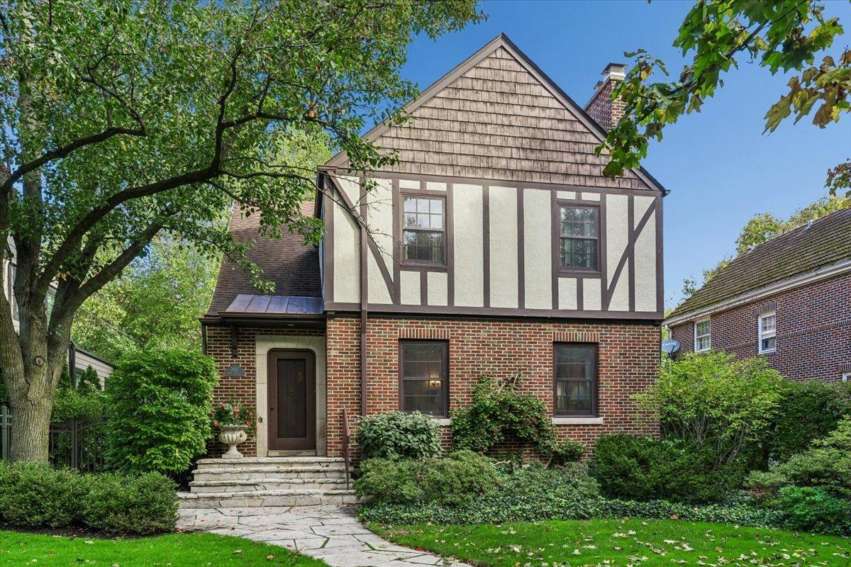 3125 Park Pl., Evanston, IL 60201