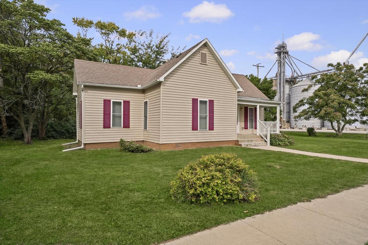 100 S Grant St., Broadlands, IL 61816