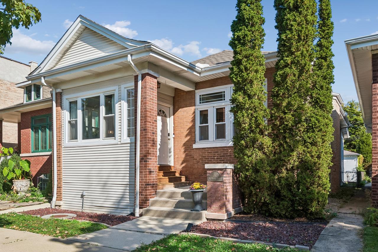 3923 N Mozart St., Chicago, IL 60618