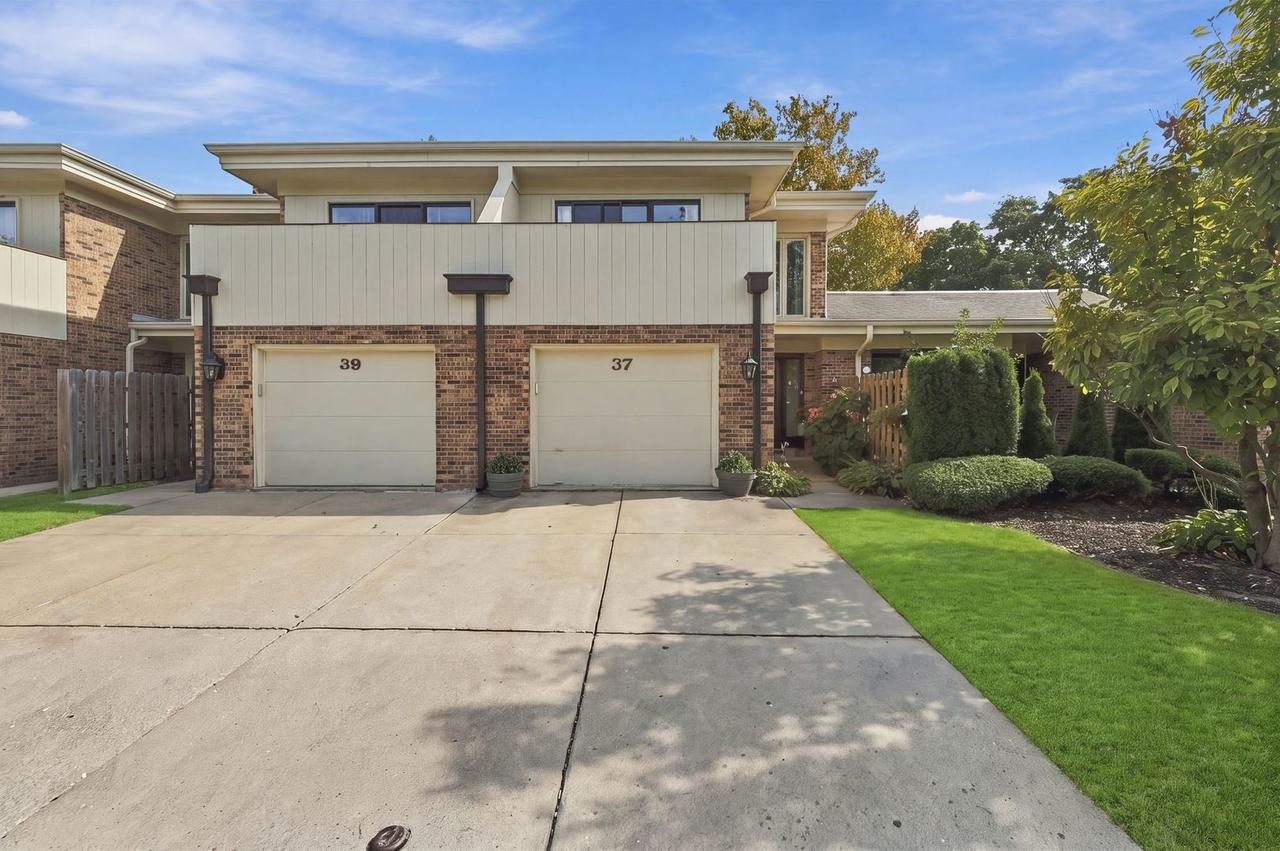 37 Sorrento Dr., Palos Heights, IL 60463