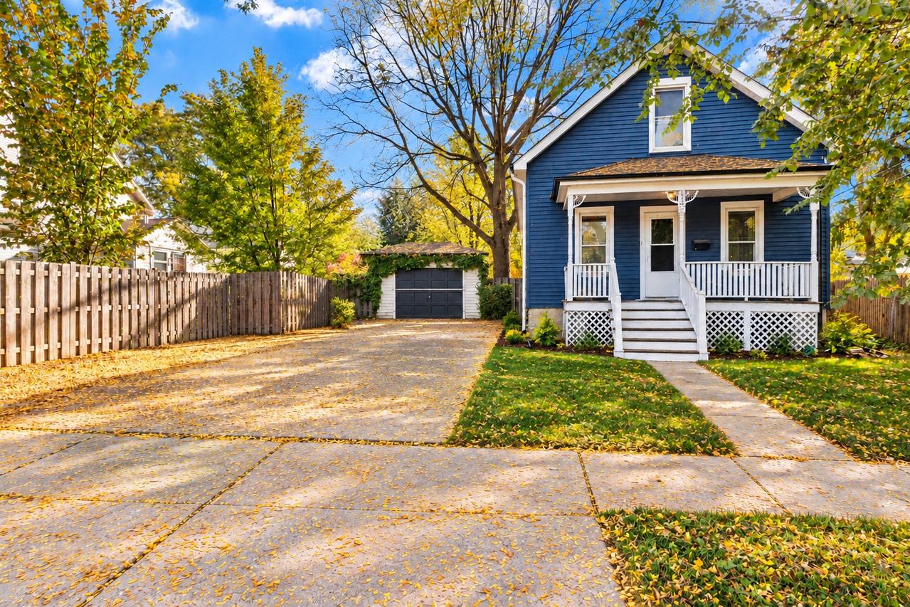 113 S Oakwood Ave., West Chicago, IL 60185
