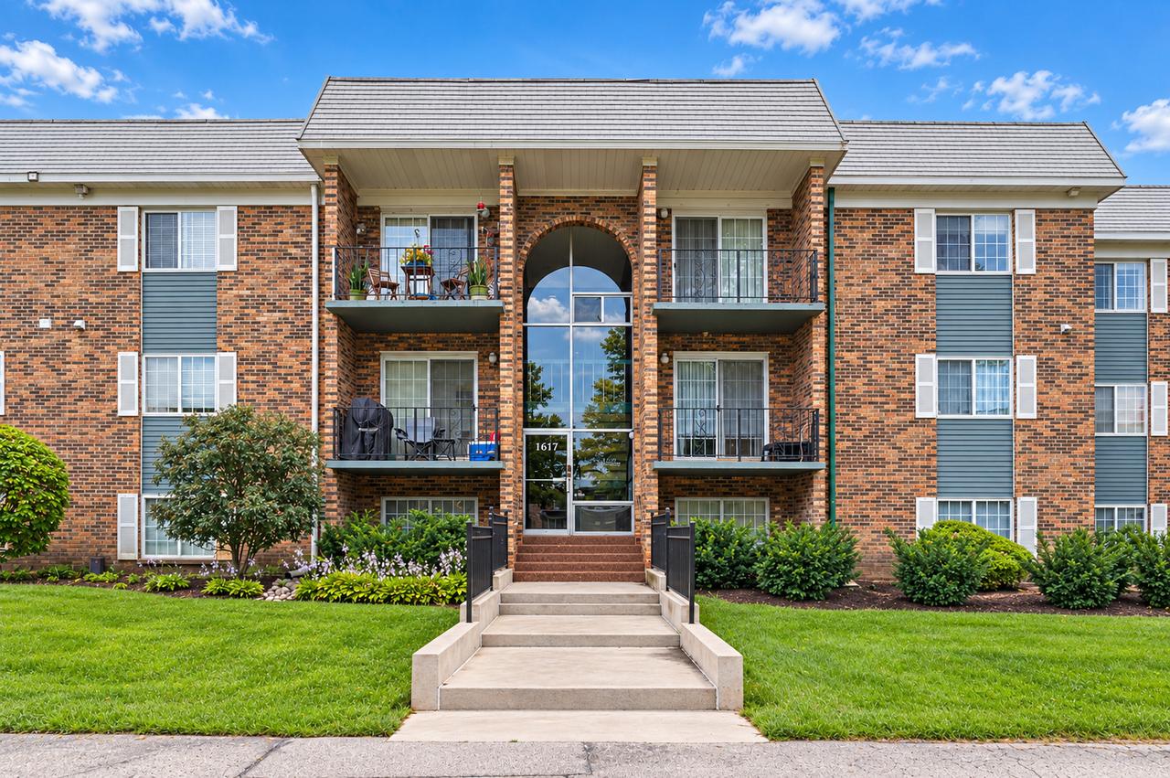 1617 N Windsor Dr. #208, Arlington Heights, IL 60004
