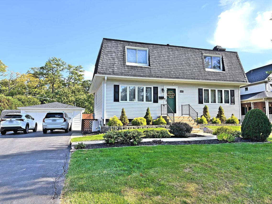 4447 Stonewall Ave., Downers Grove, IL 60515