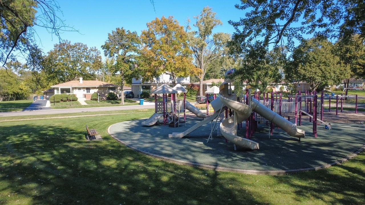 116 Dennis Dr., Bensenville, IL 60106