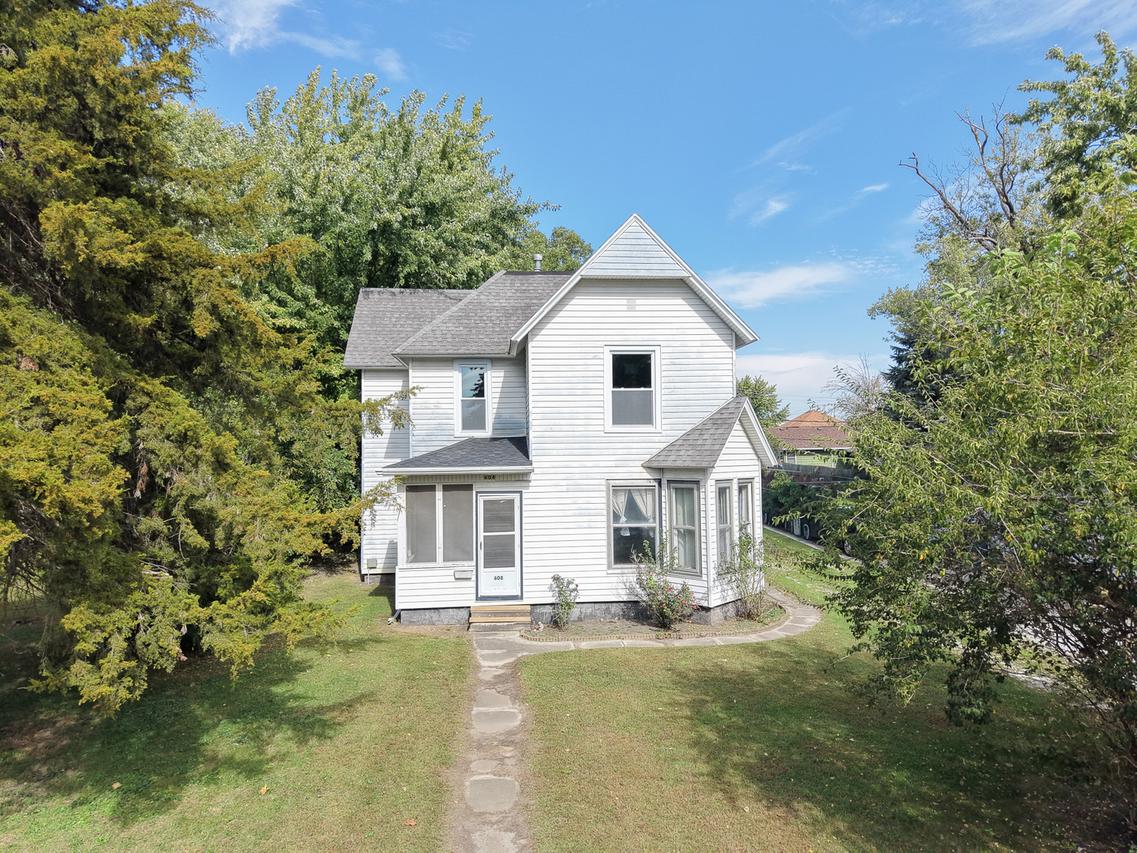 608 E Locust St., Watseka, IL 60970