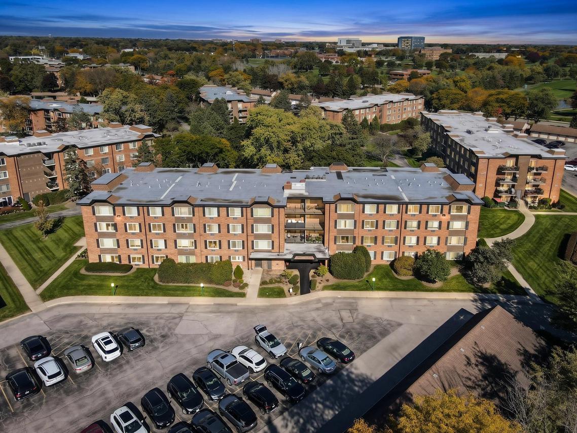 1227 S Old Wilke Rd. #206, Arlington Heights, IL 60005