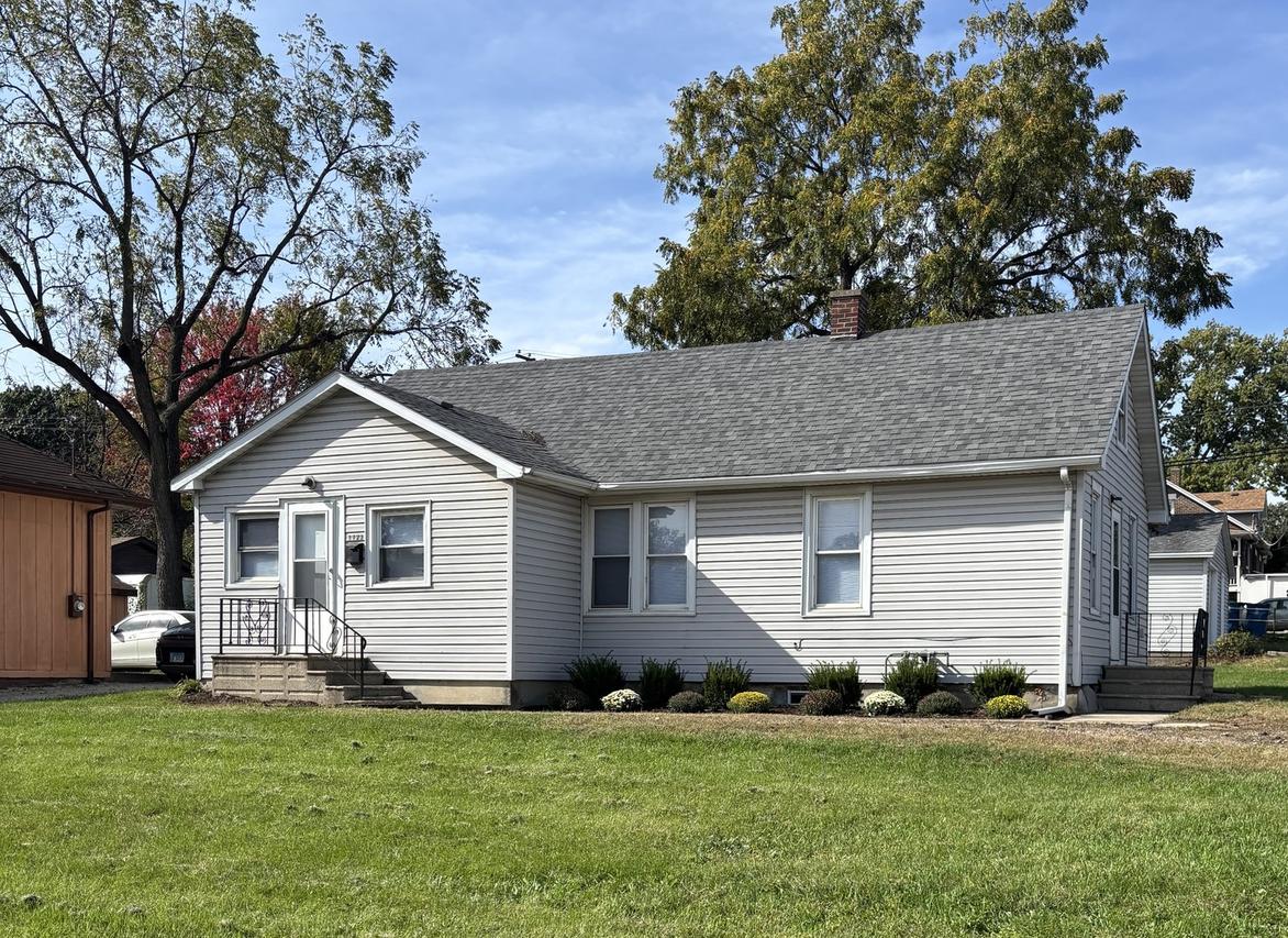 1723 N Broadway St., Crest Hill, IL 60403