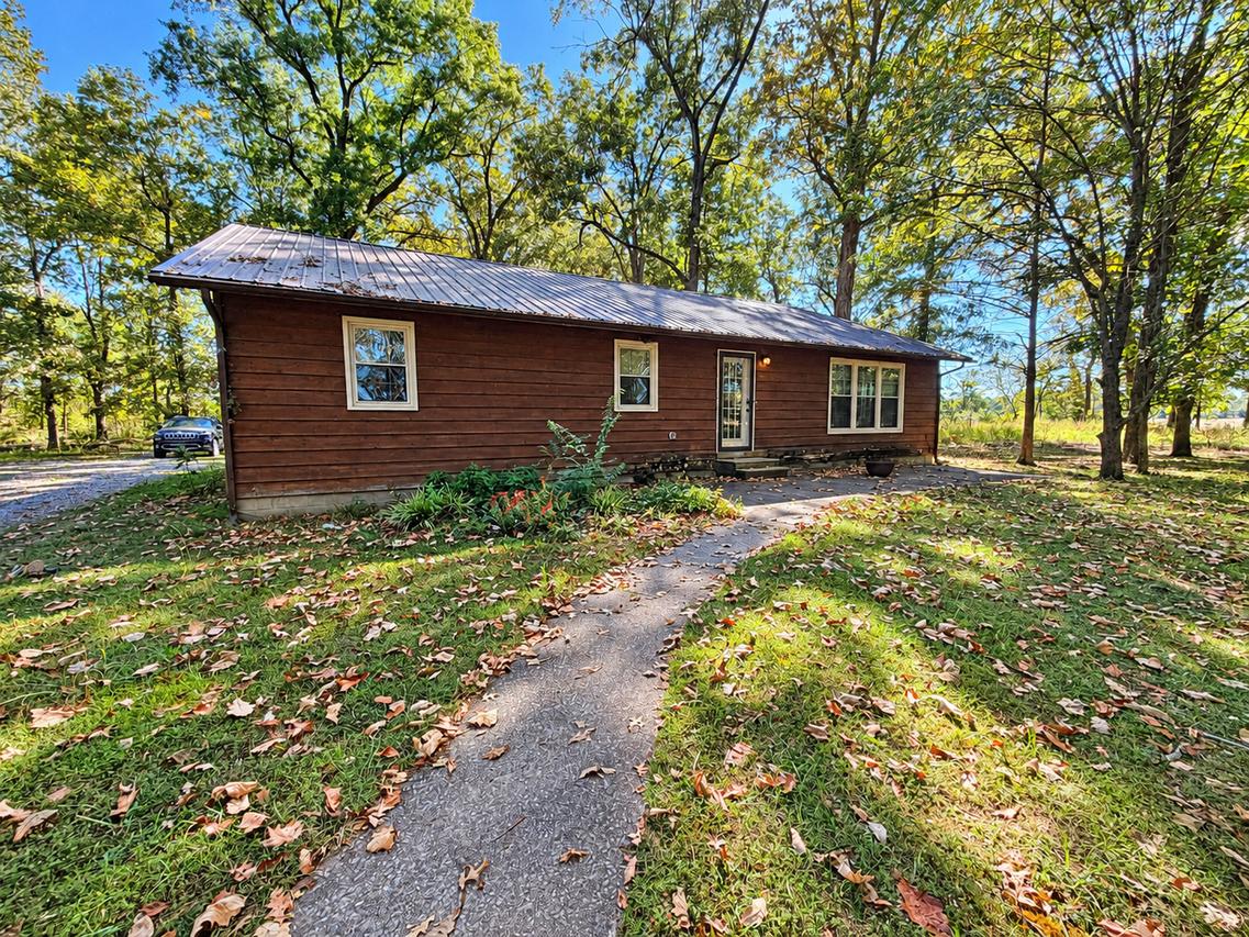1698 Dornbush Rd., Brookport, IL 62910
