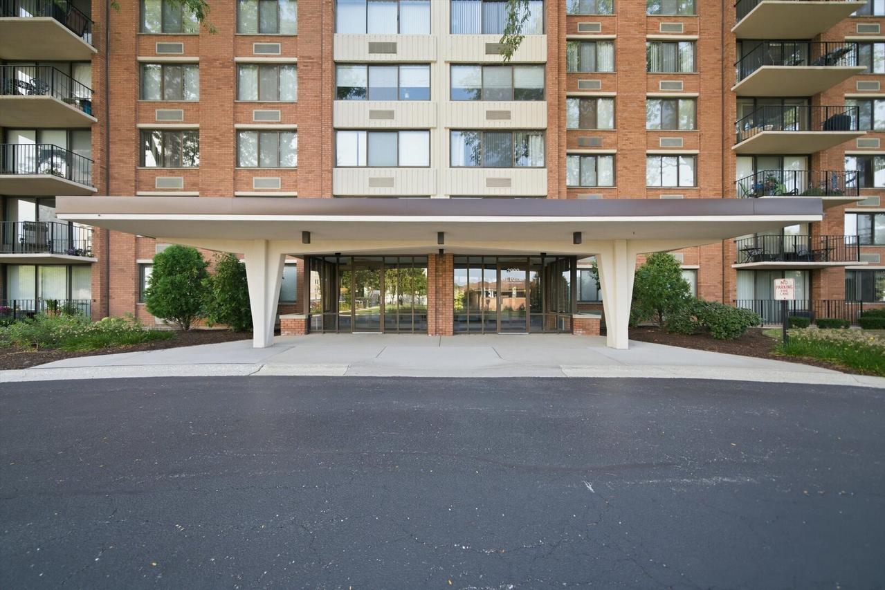 2000 Saint Regis Dr. #7J, Lombard, IL 60148