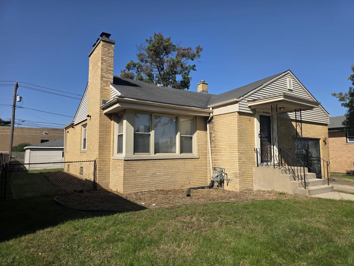 654 Yates Ave., Calumet City, IL 60409