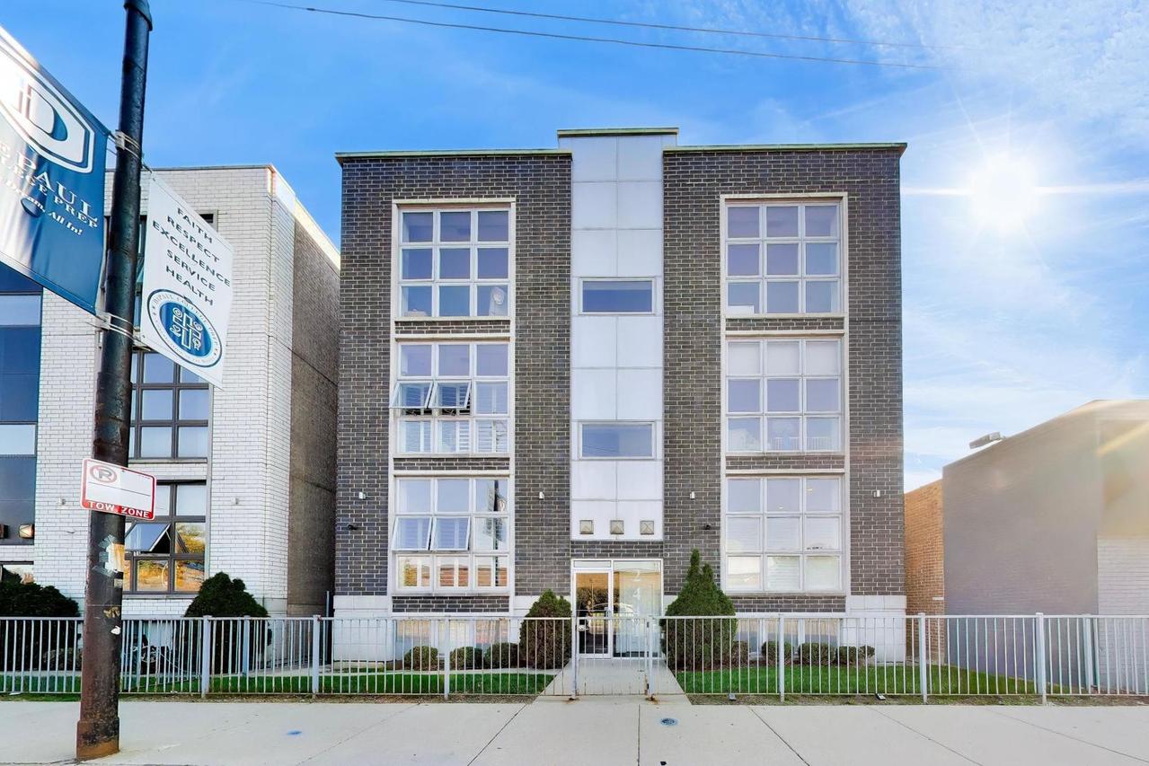 2441 W Belmont Ave. #3W, Chicago, IL 60618