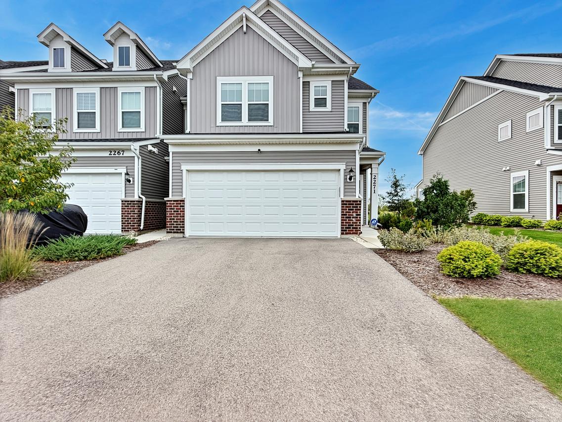 2271 Ryegrass Ln., Bolingbrook, IL 60490
