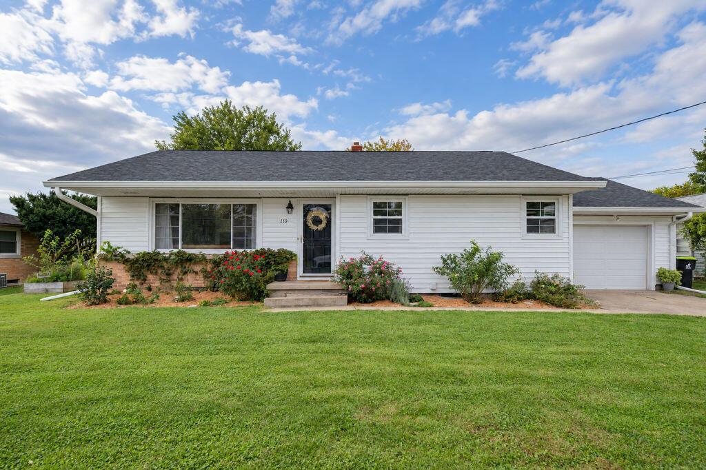 110 S Sunrise St., Roanoke, IL 61561
