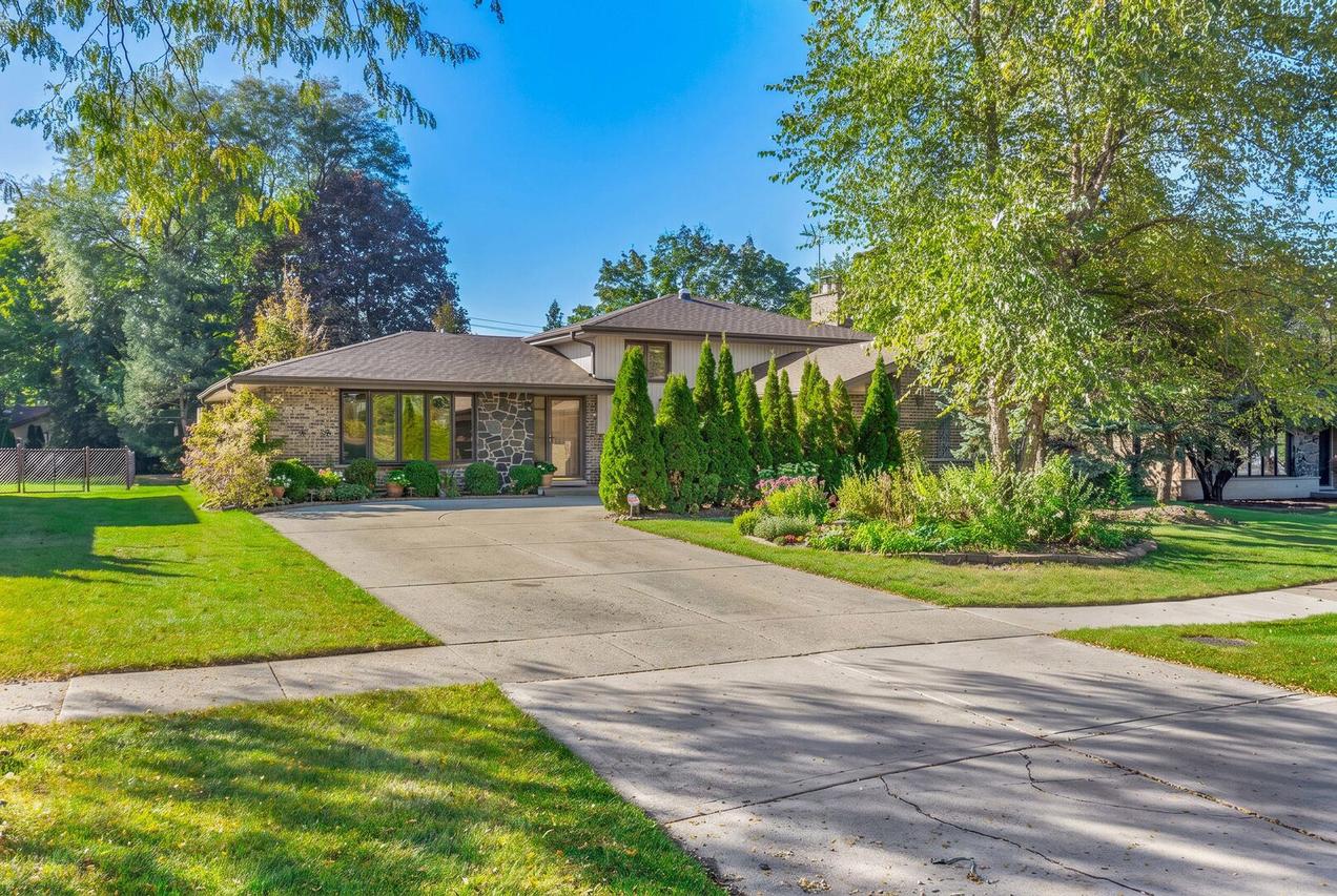 349 79th St., Willowbrook, IL 60527