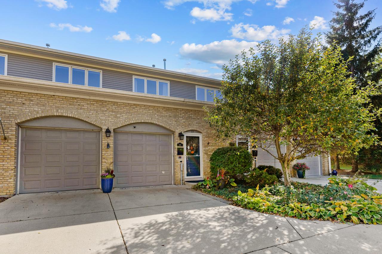23 Rienzi Ln., Highwood, IL 60040