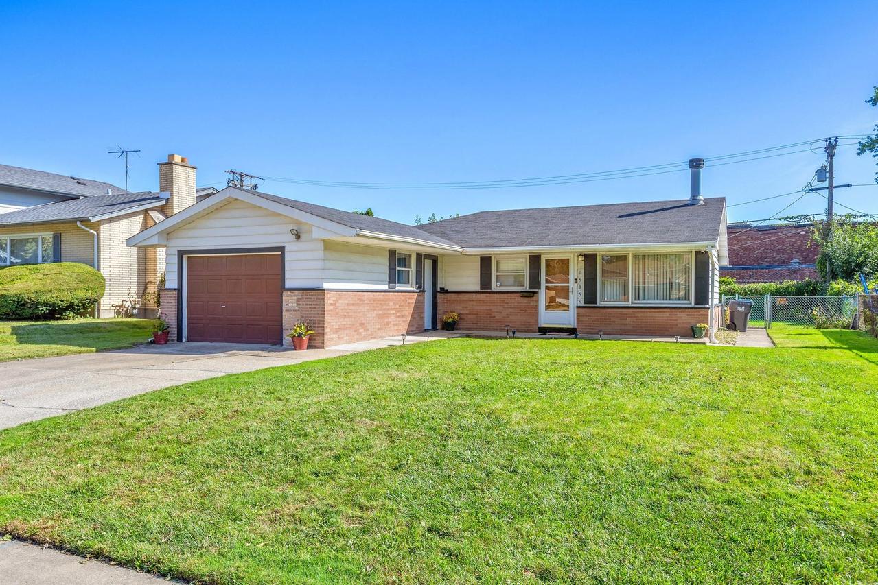 15359 Dobson Ave., South Holland, IL 60473