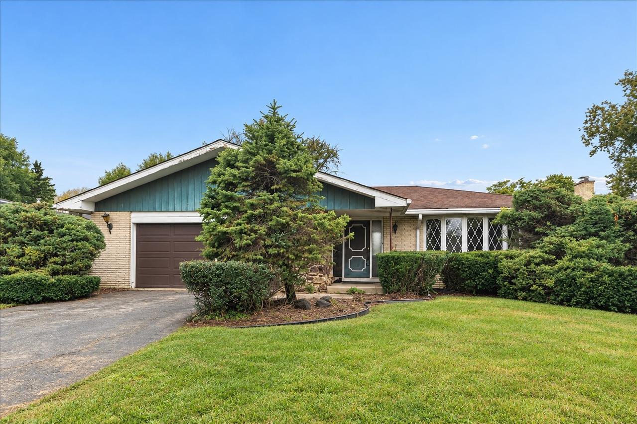12124 S Cheyenne Dr., Palos Heights, IL 60463