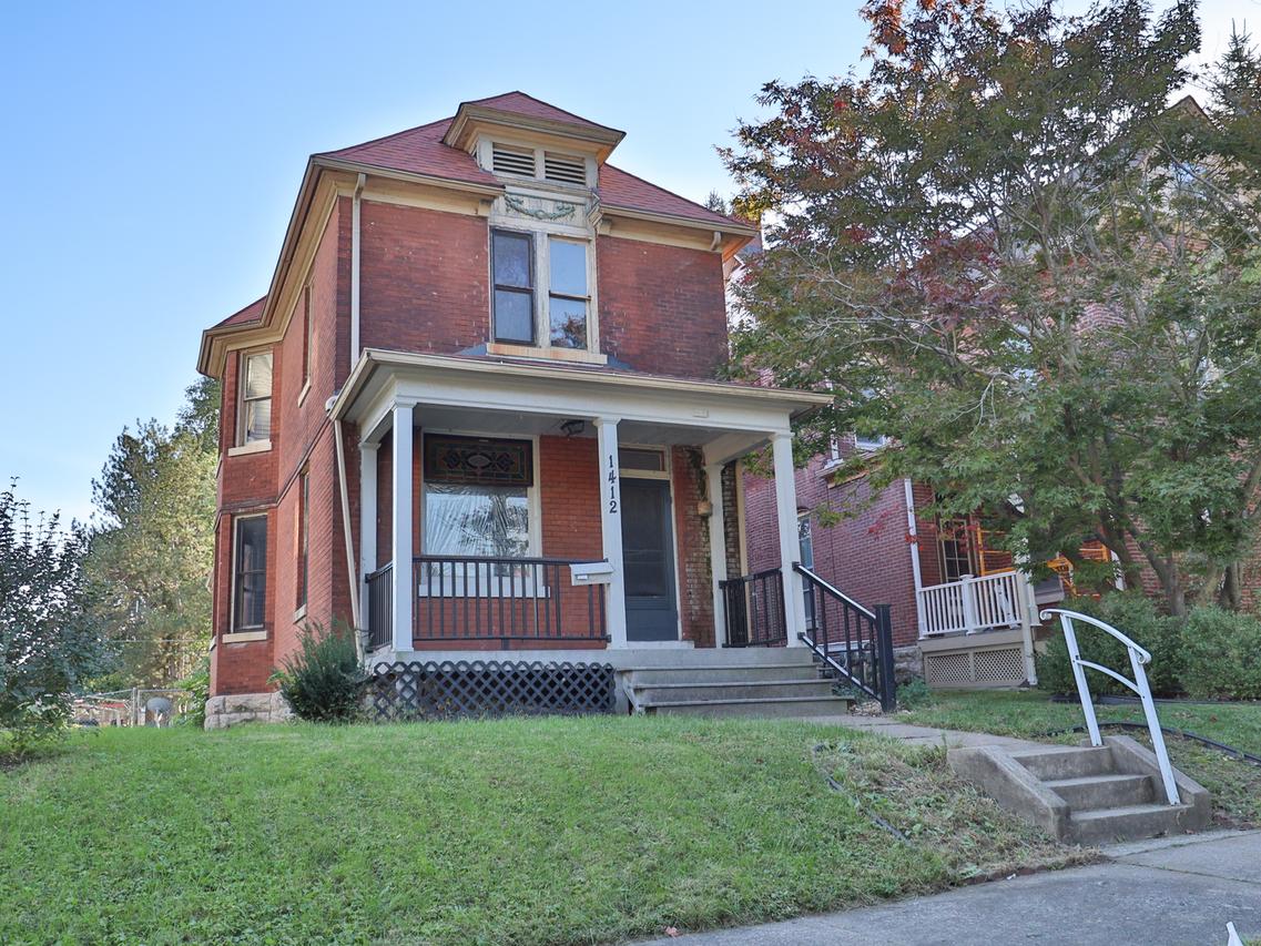 1412 Oak St., Quincy, IL 62301