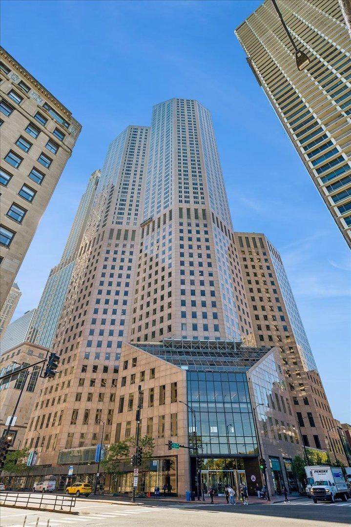 950 N Michigan Ave. #2302, Chicago, IL 60611