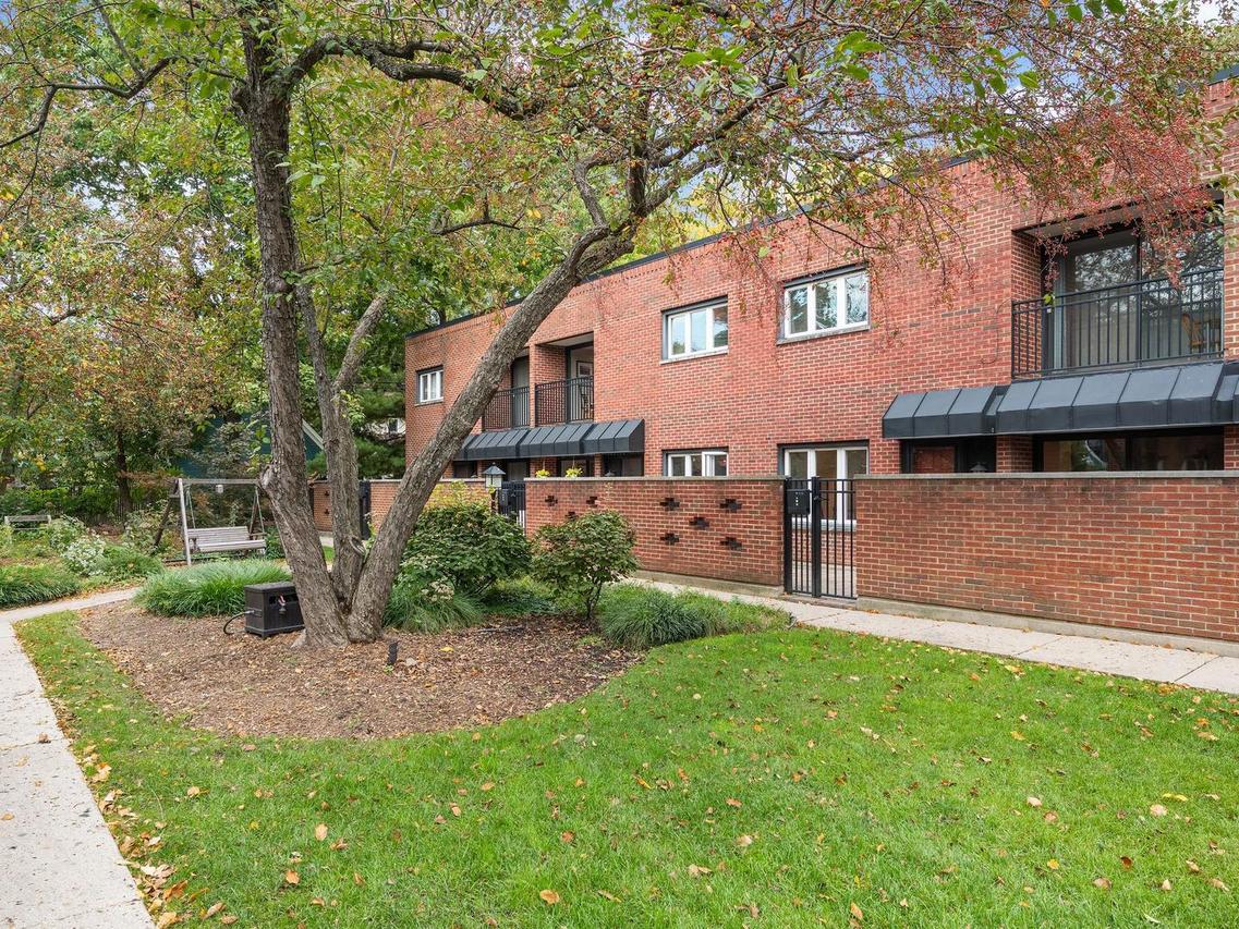 325 N Oak Park Ave. #E, Oak Park, IL 60302