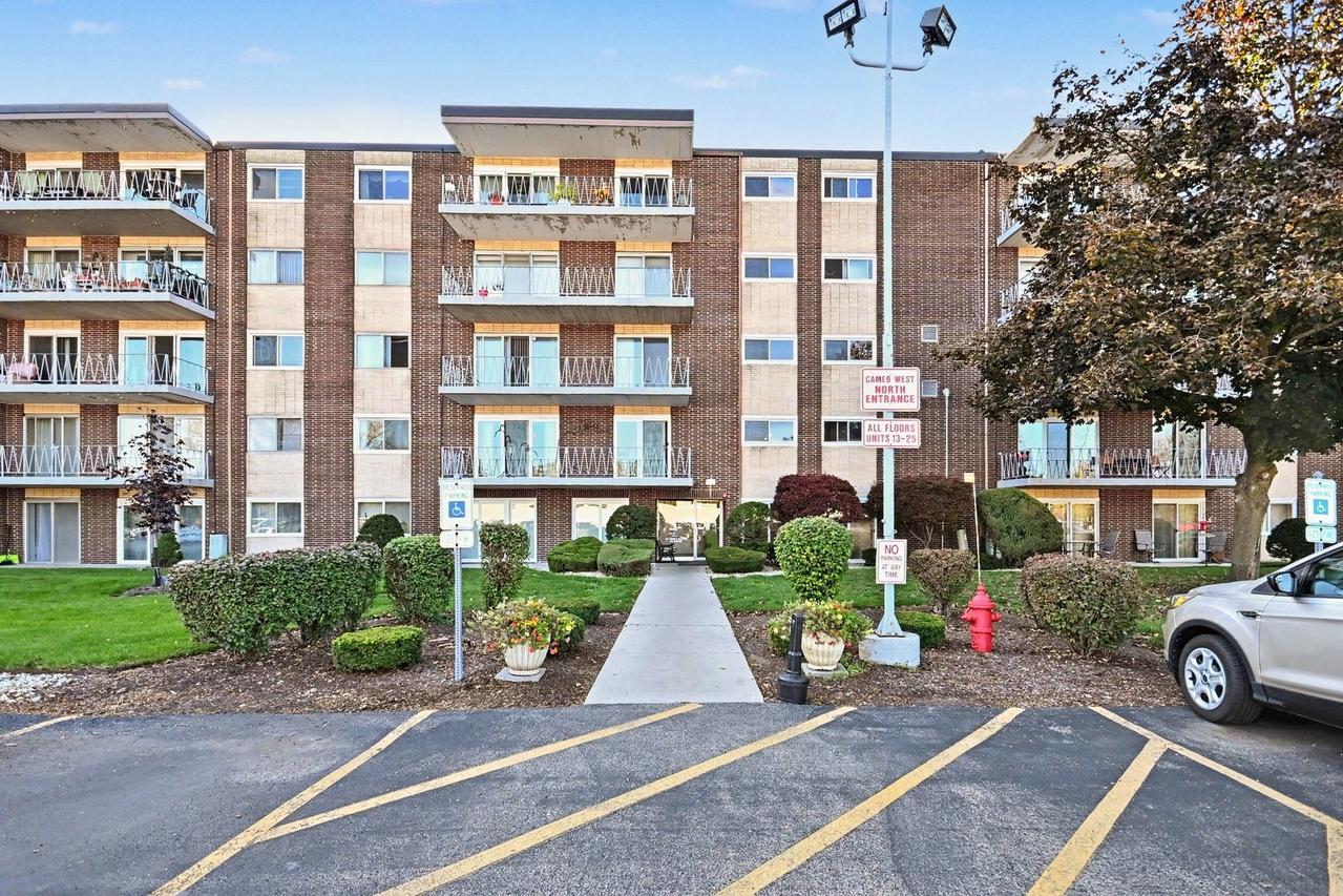 2900 Maple Ave. #20-E, Downers Grove, IL 60515